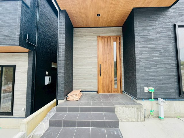 ♪沖縄市登川-4号棟（全5邸）の玄関