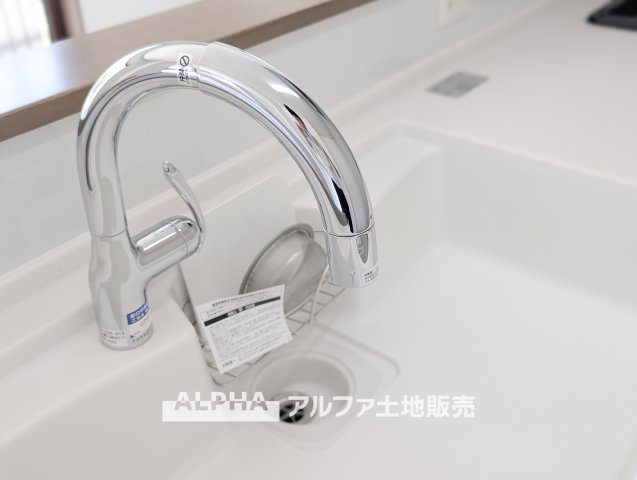 東京都小平市大沼町5丁目のキッチン|【Water cleaner】
◆浄水器◆蛇口から流れ出すお水はクリーンでいつも楽しめます。また浄水器内臓シャワー混合栓なので場所取らずのスッキリとしたスタイルです。