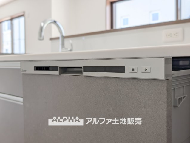 東京都小平市大沼町5丁目のキッチン|【Food washing machine】
◆食洗機◆お子様の面倒を見れる時間が増え時短になります。加えて手荒れも防げてしかも節水が高い為、大変人気があり重宝します。