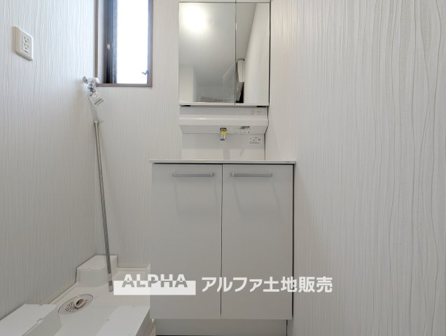東京都小平市大沼町5丁目の独立洗面台|【Vanit】◆洗面台◆身支度がしやすい洗面台は、収納力にも配慮した設計。朝の準備から帰宅後まで、家族みんなが使いやすい空間です。