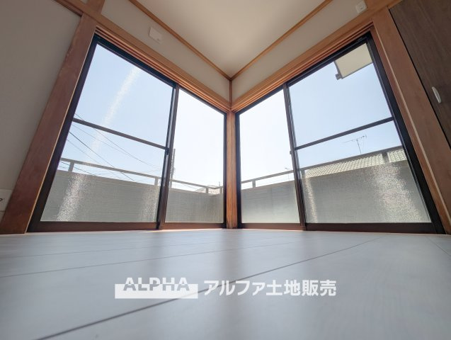 東京都小平市大沼町5丁目の洋室|【smart room】
◆機能性を備えた空間◆シンプルな形状で家具配置がしやすく、生活スタイルに合わせた使い方が可能。日常に取り入れやすい洋室です。