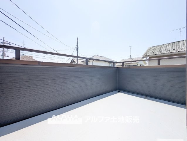 東京都小平市大沼町5丁目のバルコニー|【Balcony】◆バルコニー◆日当たりの良いバルコニーは、洗濯物がよく乾くだけでなく、外の空気を感じながらひと息つける場所。暮らしに心地よい余白をもたらします。