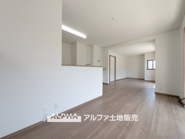 東京都小平市大沼町5丁目の居間・リビング|【A place that feels right】◆自然と人が集まる◆
広がりを感じる住空間と、手触りのある落ち着いた雰囲気。
ここで重ねる毎日が、暮らし方そのものを静かに変えていく。