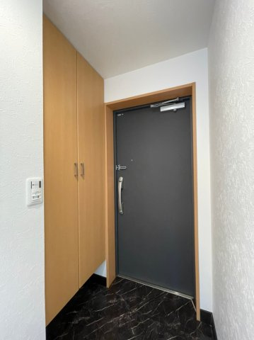 ピアッツァレント今井町の玄関|大容量のシューズボックス付き玄関