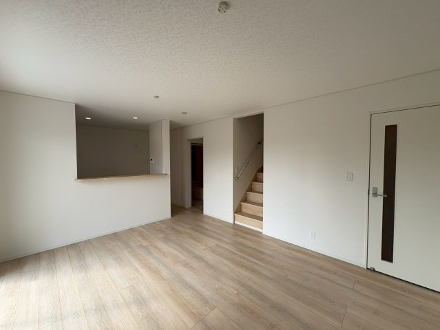 ♥♥糸満市座波第2-3号棟（全4棟）の居間・リビング|すぐにご案内できます
3号棟写真