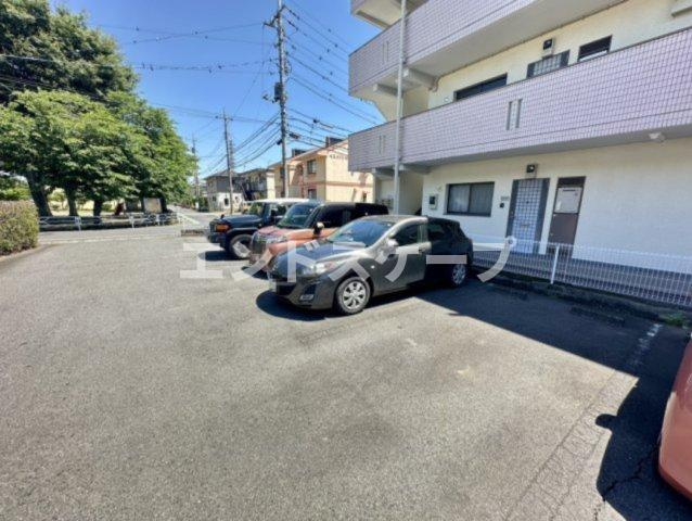 アルエート中居Ａ棟の駐車場|高崎、前橋のお部屋探しはエンドスケープまで！お客様の理想お聞かせ下さい♪