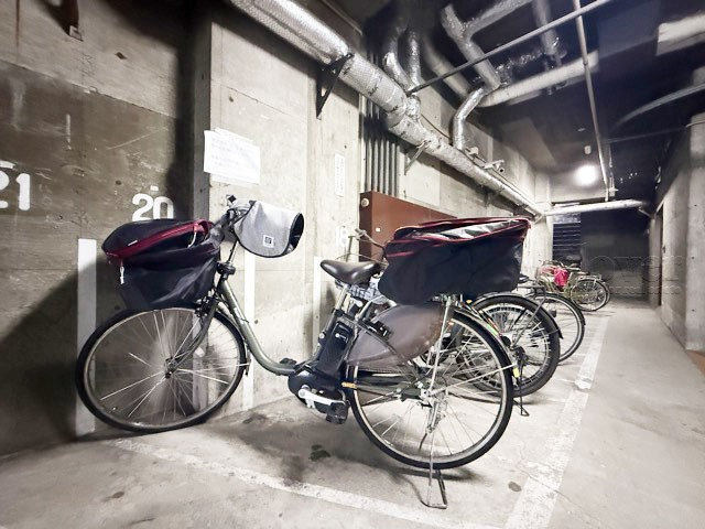 【駐輪場】 | サンハイツ中野 | 自転車置き場。マンションの共用部にあたります。空きの有無や駐輪料金、各戸の台数制限などについては、改めてお問い合わせください。～即日のご見学可能～　お問合せはお気軽にどうぞ。
