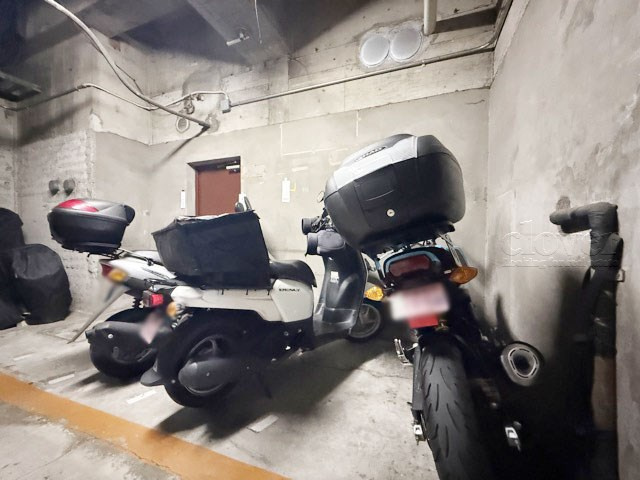 【駐車場】 | サンハイツ中野 | バイク置き場。空き区画の有無や駐輪料金、サイズおよび排気量規定などについては、改めてお問い合わせください。～即日のご見学可能～　お問合せはお気軽にどうぞ。
