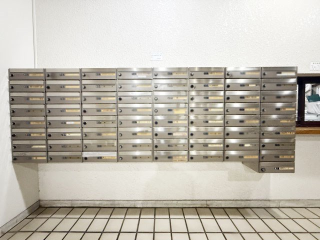 【設備】 | サンハイツ中野 | ロック式の集合ポスト。セキュリティや個人情報に対する意識の高まりが強い昨今では、ポストにロックがかかることも大事なポイントになります。～即日のご見学可能～　お問合せはお気軽にどうぞ。

