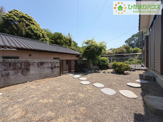 いわき市平下荒川鶴ケ町43-3　中古戸建の庭|周辺には高い建物がないため、お庭には太陽の光が降り注ぎます♪