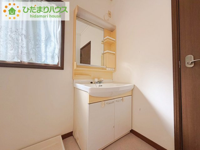 いわき市平下荒川鶴ケ町43-3　中古戸建の独立洗面台|シンプルで使い勝手の良い独立洗面台！