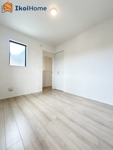 神戸市垂水区桃山台2丁目　新築戸建の寝室|【ホームページに現地動画掲載中】●年中無休：当日予約可●カーテン・カーテンレール未設置。ご相談下さい