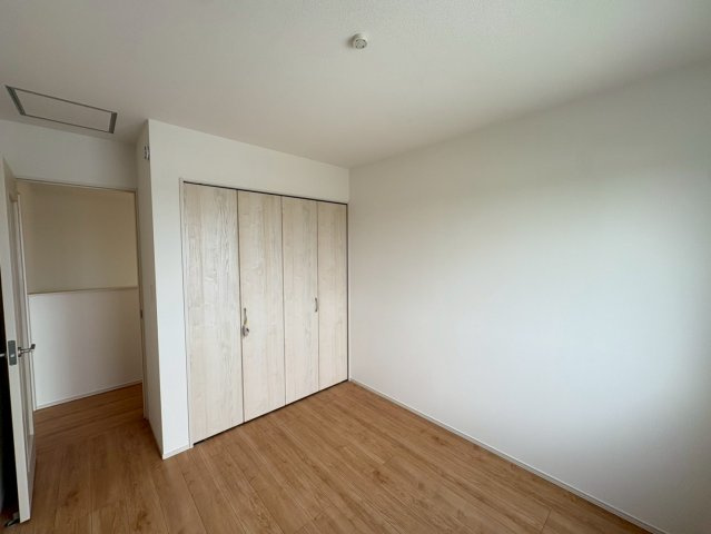 ＋＋八重瀬町安里－C号棟（全３棟）の洋室|ゆったりした洋室です