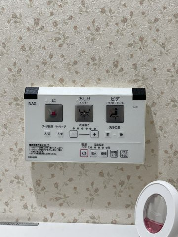 ライオンズマンション味酒町のトイレ|トイレのスイッチです。