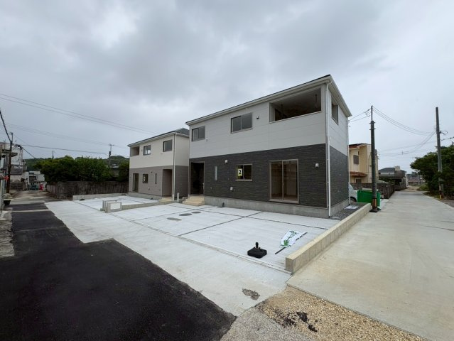 ♥♥糸満市南波平第２－②号棟（全４棟）の前面道路含む現地写真|前面道路含む現地写真です
