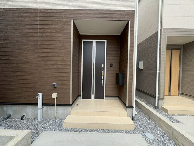 ♥♥糸満市福地第2－②号棟（全4棟）の玄関