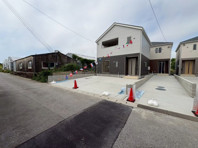 ♥♥糸満市福地第2－②号棟（全4棟）の前面道路含む現地写真