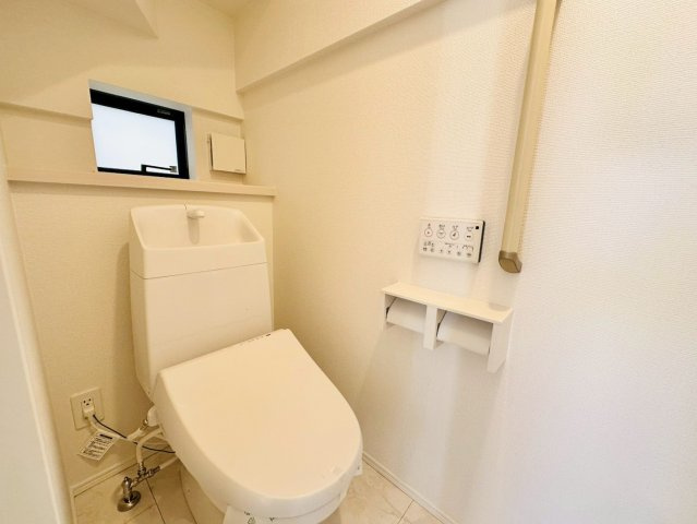 ＋＋読谷村大木-A号棟（全3棟）のトイレ|落ち着いた色調のトイレです