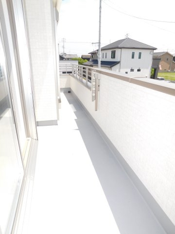 名古屋市港区東茶屋１丁目の新築一戸建のバルコニー|◇バルコニー◇　　南面で陽当り良好なワイドバルコニー♪　洋室２部屋から出入りできます！