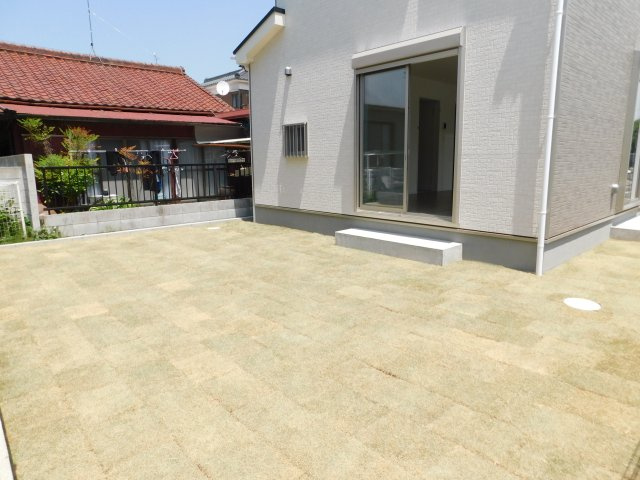 名古屋市港区東茶屋１丁目の新築一戸建の庭|◇庭◇　　天然芝の広い庭付き♪　ＢＢＱや家庭菜園、子供の遊び場に。