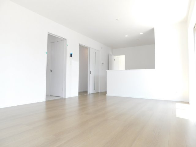名古屋市港区東茶屋１丁目の新築一戸建の居間・リビング|◇リビング◇　　明るいリビング約１６．０帖　インテリアが映えるワイドリビング♪