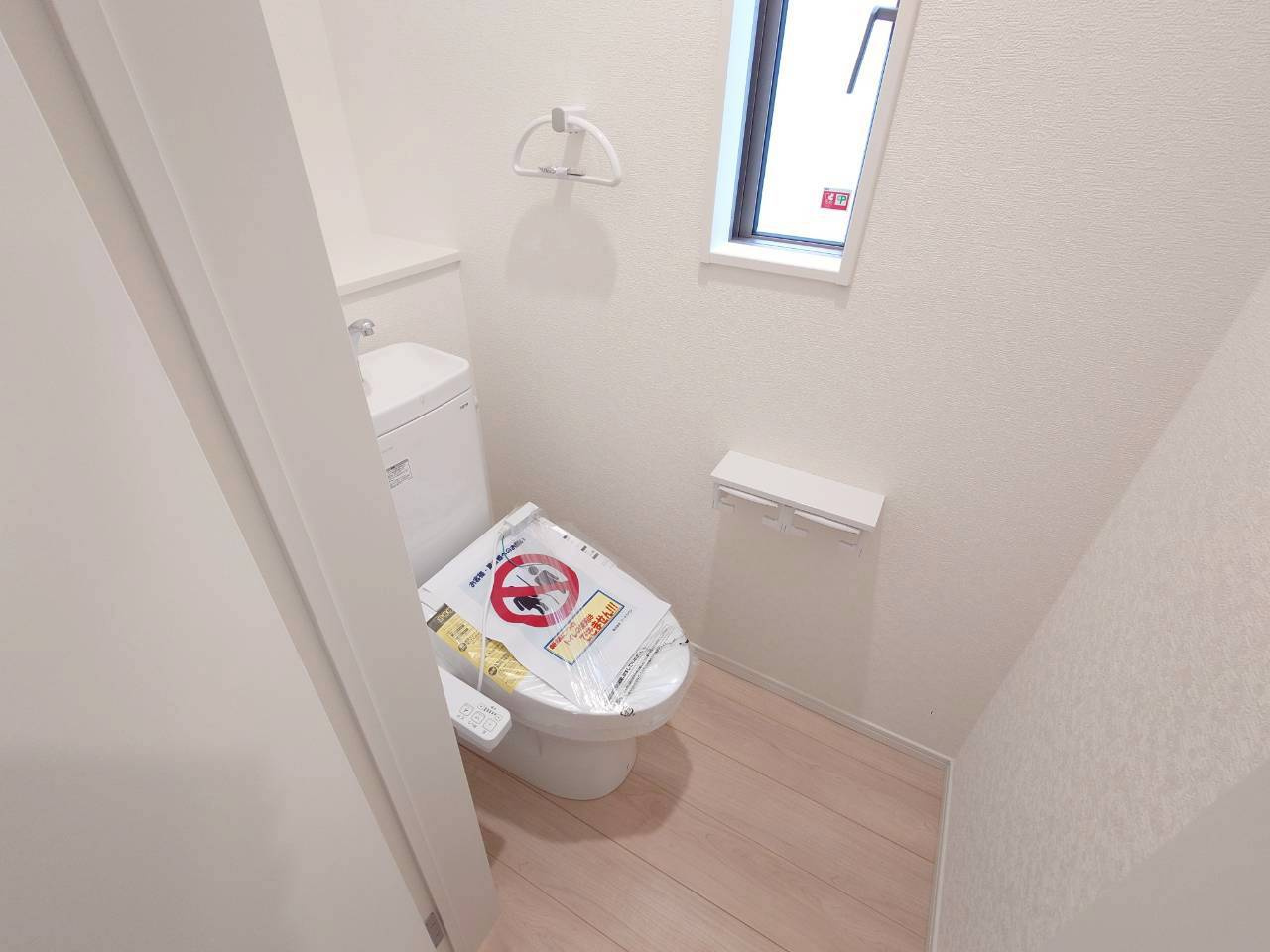♥♥南城市佐敷冨祖崎第７－4号棟のトイレ|ゆったりとした空間のトイレです