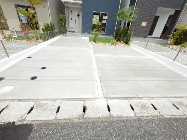＋＋うるま市江洲－B号棟（全１０棟）の駐車場|駐車スペースもあります