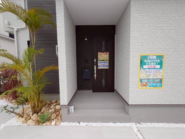 ＋＋うるま市江洲－G号棟（全１０棟）の玄関