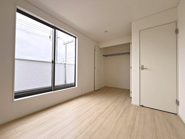 新築戸建・新築建売　桑折町東大隅第2　醸芳小・醸芳中の洋室|6.2帖の洋室はバルコニーに面しており明るく快適なプライベート空間です！
