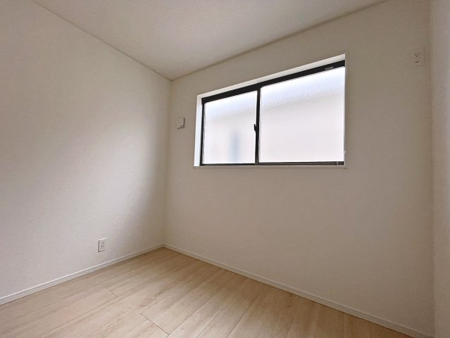 新築戸建・新築建売　桑折町東大隅第2　醸芳小・醸芳中の洋室|4.2帖の洋室はコンパクトなので空調効率が高く過ごしやすいプライベートルーム！