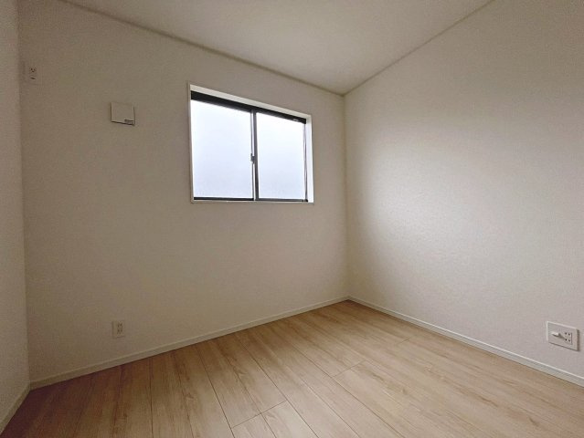 新築戸建・新築建売　桑折町東大隅第2　醸芳小・醸芳中の洋室|陽当たりが良い洋室はくつろぎのプライベート空間！