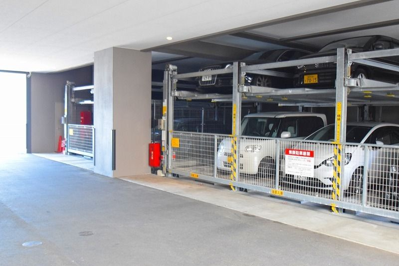 エンクレストベイ天神東Ⅱの駐車場