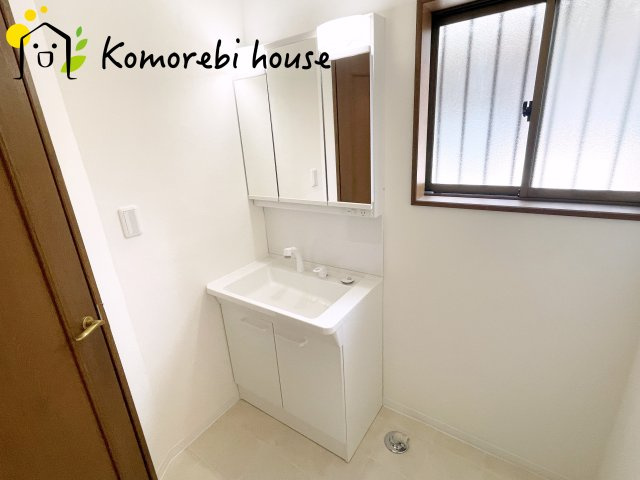 上尾市上野本郷　中古戸建の独立洗面台|独立洗面台あり、毎朝おしゃれに忙しい女性の方におすすめです