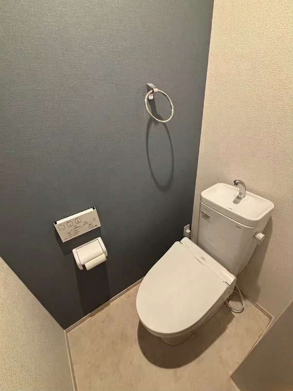 関前戸建のトイレ