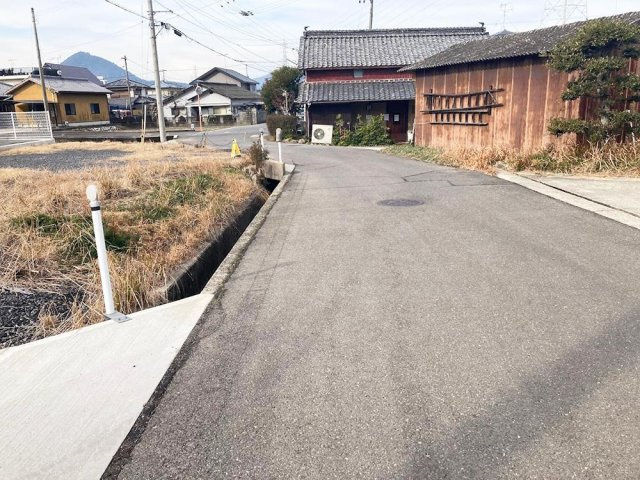 オール電化デザイナーズハウス高松市国分寺町⑩の前面道路含む現地写真|前面道路含む現地写真です
