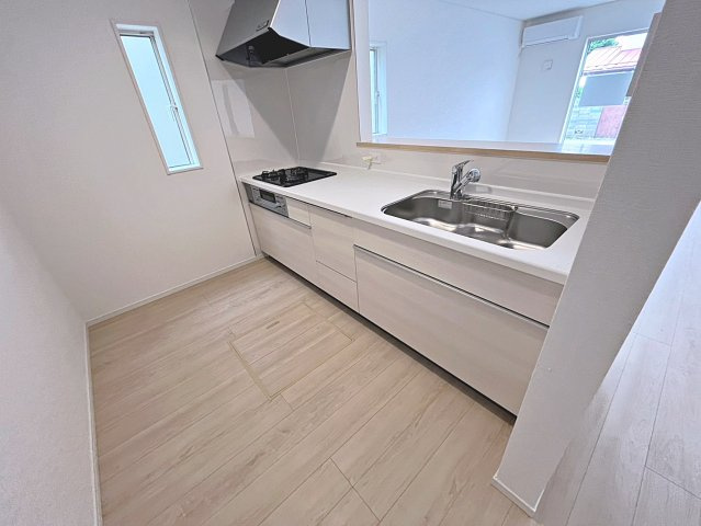 新築戸建・新築建売　桑折町東大隅第2　醸芳小・醸芳中のキッチン|キッチンはカウンターになっているのでリビング全体を見渡すことができます！