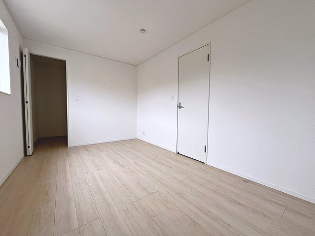 新築戸建・新築建売　桑折町東大隅第2　醸芳小・醸芳中の洋室|シンプルなので様々なテイストのインテリアも合いそうですね！