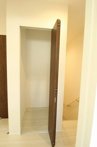 高知市百石町3丁目　新築戸建　⑪の収納|2F  ホール