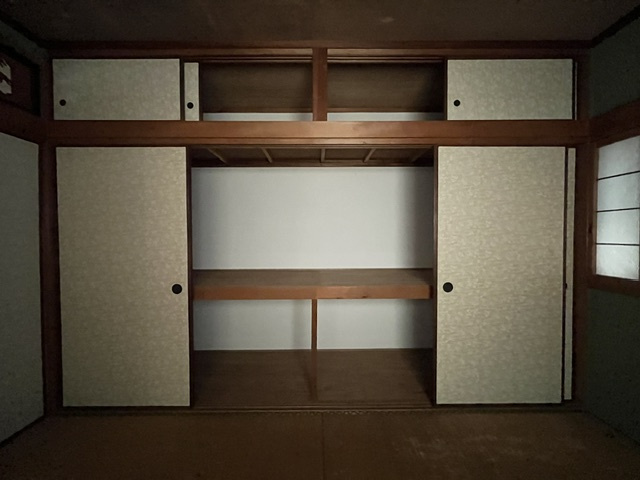 東板持町貸家の収納