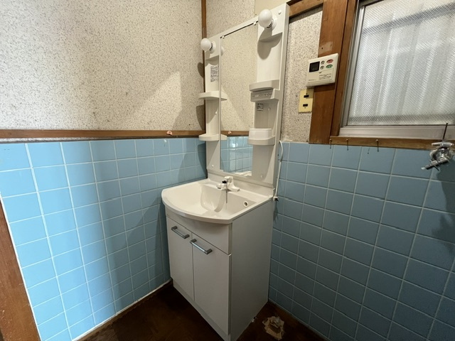 東板持町貸家の洗面所