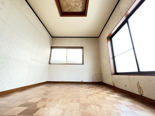 東板持町貸家の洋室