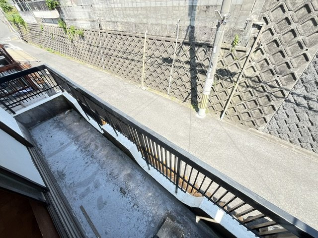 東板持町貸家のバルコニー
