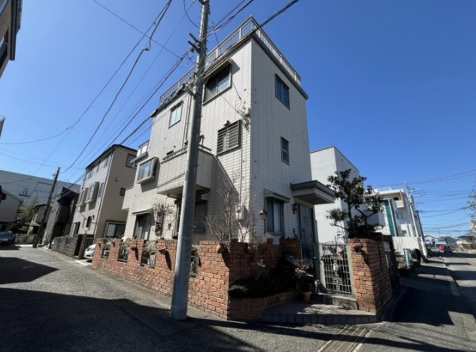 海老名市泉2丁目　中古戸建の前面道路含む現地写真