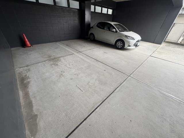 リバティーライフ枝吉の駐車場