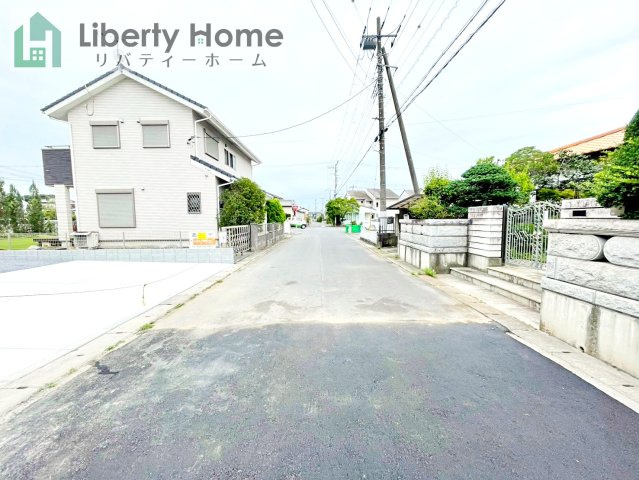 ひたちなか市相金町33番　B号棟　新築戸建の前面道路含む現地写真