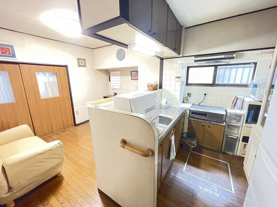【居間・リビング】 | 四條畷市楠公１丁目中古戸建