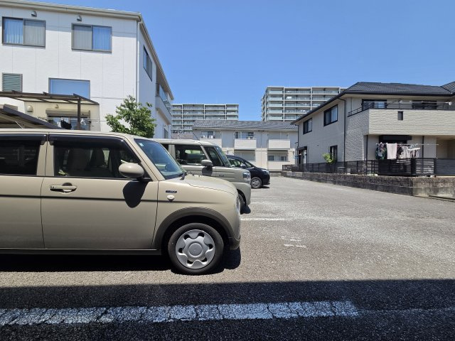 TwinHouse Aの駐車場
