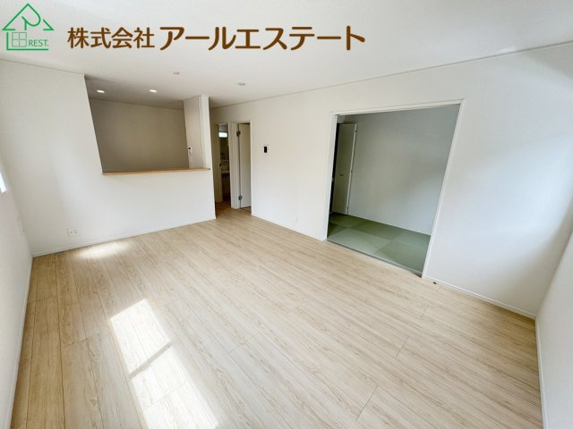 加古郡稲美町六分一 第9　　新築戸建の居間・リビング