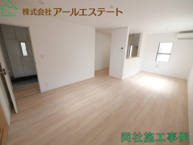 加古郡稲美町六分一 第9　　新築戸建の居間・リビング|同社施工事例