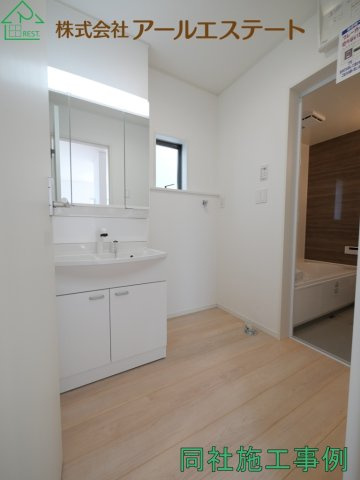 加古郡稲美町六分一 第9　　新築戸建の独立洗面台|同社施工事例